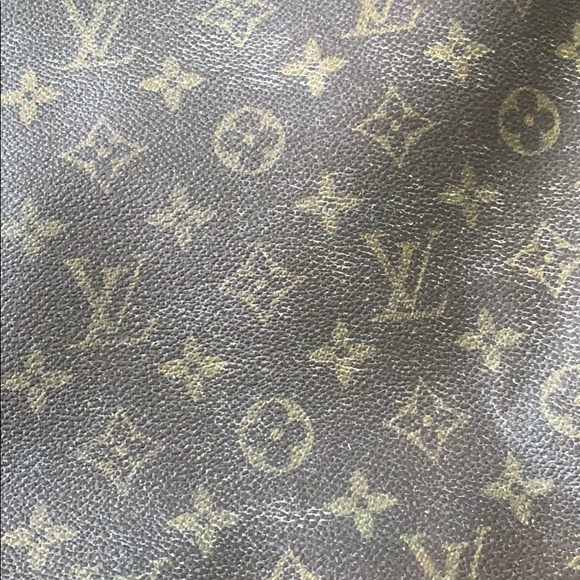 Louis Vuitton - Picture 9 of 9